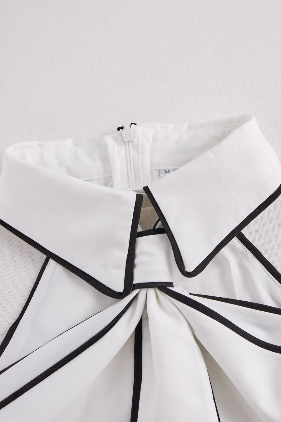 WOMEN'S SLEEVELESS HALTER NECK BLOUSE WITH CONTRAST TRIM - Zarino Newstyle